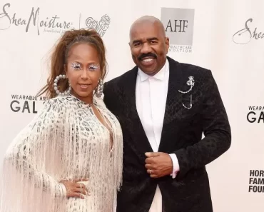 Steve Harvey speechless after seeing wife, video surfaces online
