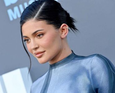 Kylie Jenner supports the “stop trying to be TikTok” campaign